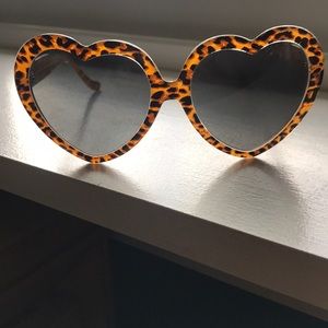 Leopard heart sunglasses